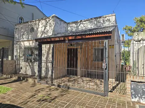 VENTA CASA 5 AMBIENTES EN VILLA ADELINA