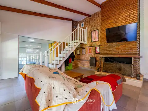 Casa en Venta con 2 cocheras