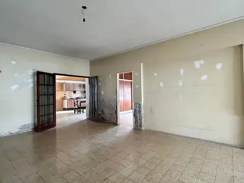 Casa 5 ambientes con 2 baños