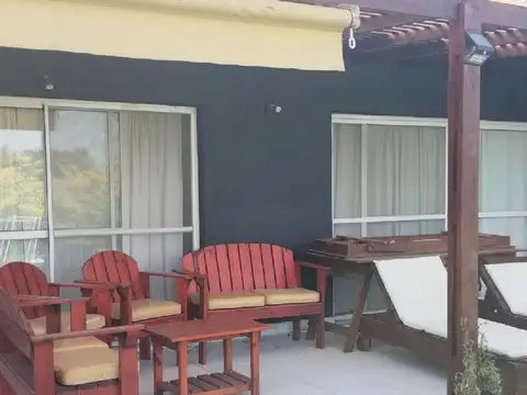 Casa en Alquiler con 2 cocheras