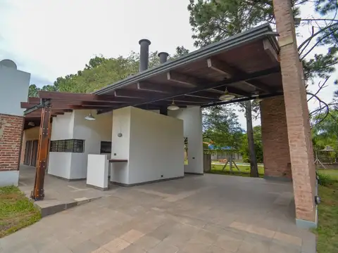 Increible casa con gran parque Villa California