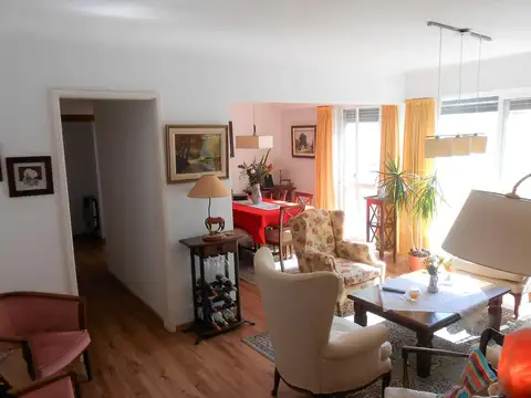 Julio A. Roca al 1400