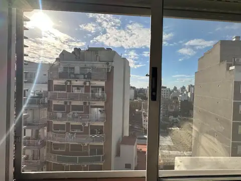 DEPTO 3 AMBIENTES MUY LUMINOSO 11 PISO AL FRENTE
