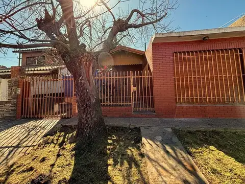Casa en venta de 4 ambientes en Tapiales