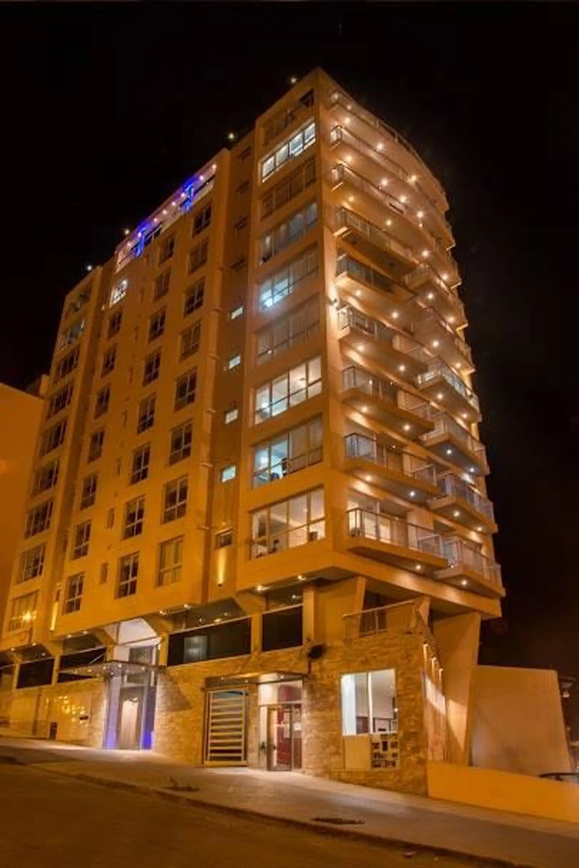 Departamento 5 amb, 146m² con 2 cocheras y vista al mar — Punta Mogotes