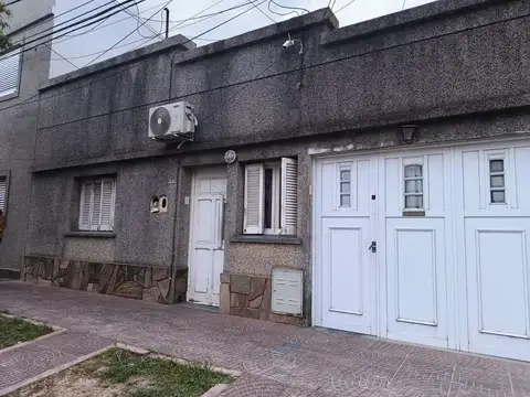 CASA A MTS DE AV ARISTOBULO DEL VALLE