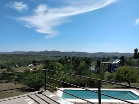 Potrero de Garay- Hermoso chalet con vistas a las sierras en venta 