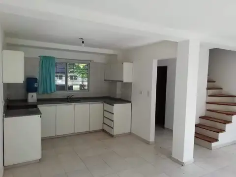 Casa en Alquiler en Funes, $ 900.000