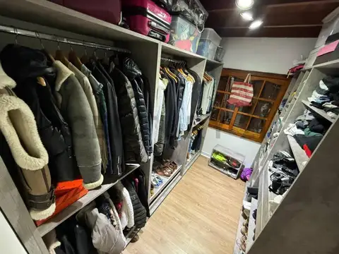 Venta casa Bella Vista 4 amb Apto Credito distribuida en una planta con Jardin y
