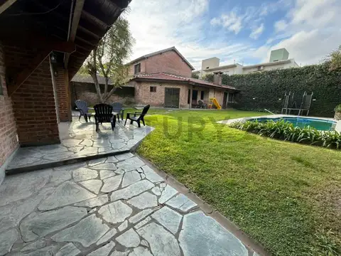 Venta casa Bella Vista 4 amb Apto Credito distribuida en una planta con Jardin y