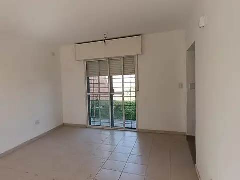 Casa 5 ambientes con 1 baño