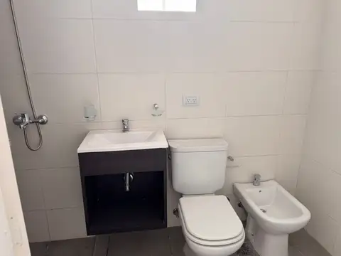 Depto Luminoso - con balcon  - impecable - frente con balcon