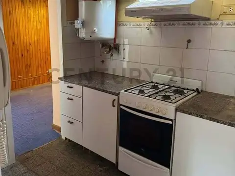 Oficina 6 ambientes con 2 baños