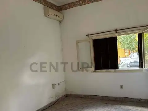 OPORTUNIDAD  VENDEMOS CASA EN TRES ARROYOS A METROS DE PLAZA ESPAÑA