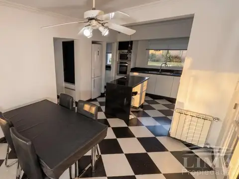 Casa 7 ambientes con 3 baños