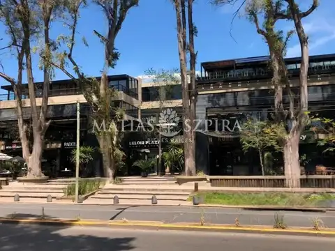 Excelente local en venta en Paseo comercial  Leloir Plaza