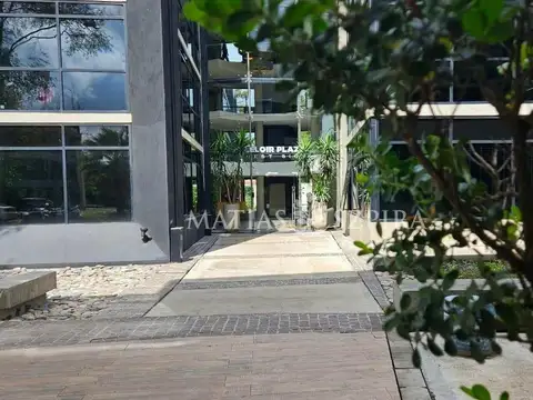 Excelente local en venta en Paseo comercial  Leloir Plaza