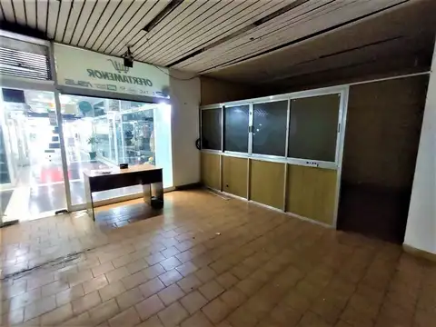 EN INMEJORABLE UBICACION   LOCAL EN GALERIA PATAGONIA 