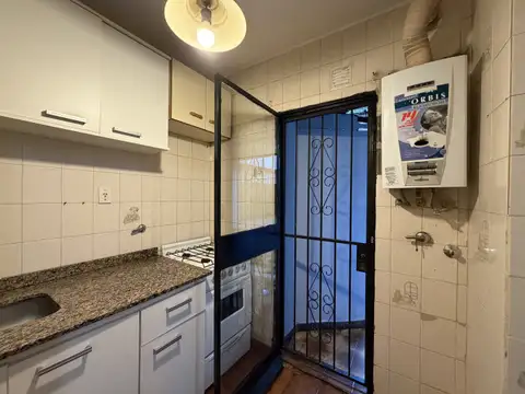 Alquiler departamento de 2 ambientes con patio en el centro de Santos Lugares