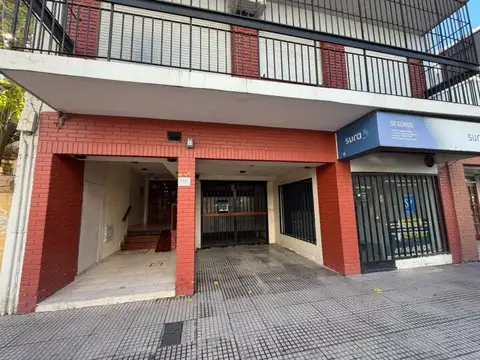 Alquiler departamento de 2 ambientes con patio en el centro de Santos Lugares