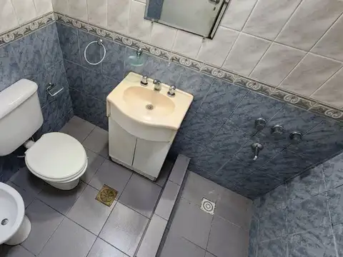 Casa 4 amb venta en Burzaco c/cochera y gran lote