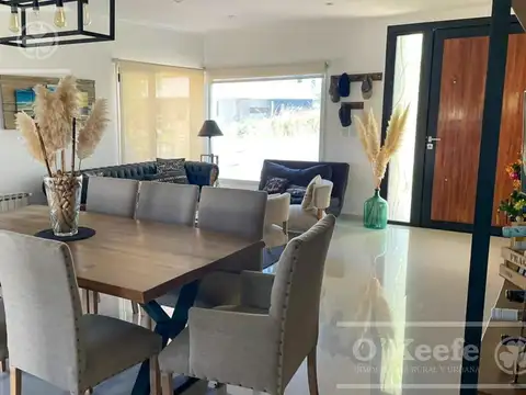 Casa 4 ambientes con 2 baños