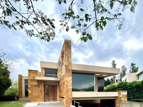 Casa en Alquiler de 4 dormitorios