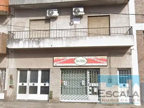 CASA CON PATIO PLANTA ALTA Y COCHERA PARA DOS AUTOS Y LOCAL