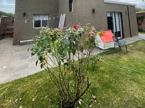 CASA EN VENTA EN PERGAMINO CON PILETA