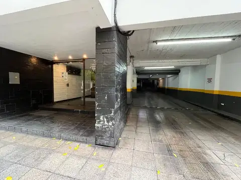 COCHERA EN VENTA EN ZONA CENTRO EDIFICIO LEBLON