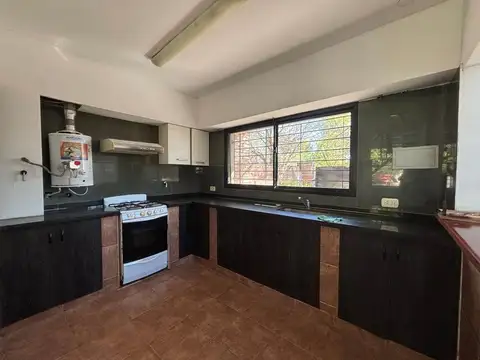 Casa 5 ambientes con 2 baños