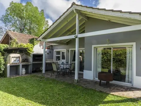 Casa en Venta con 2 cocheras