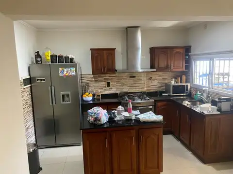 HERMOSA CASA AMERICANA DE 4 AMBIENTES - MORON SUR