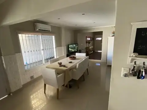 Casa 4 ambientes con 3 baños