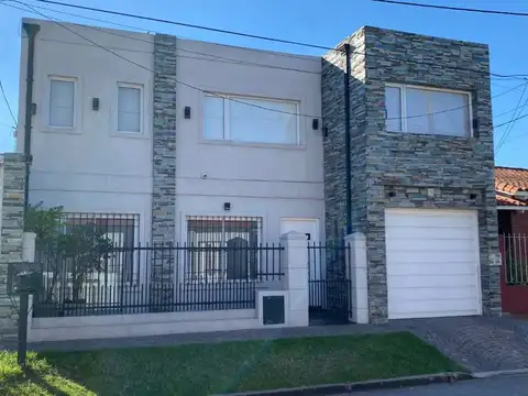 HERMOSA CASA AMERICANA DE 4 AMBIENTES - MORON SUR