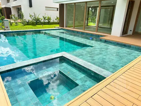 Casa 5 ambientes con 5 baños