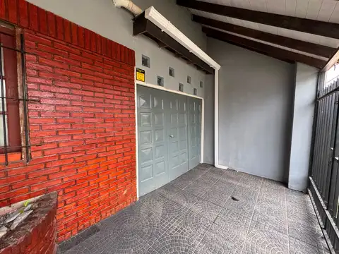 Casa 6 ambientes con 1 baño