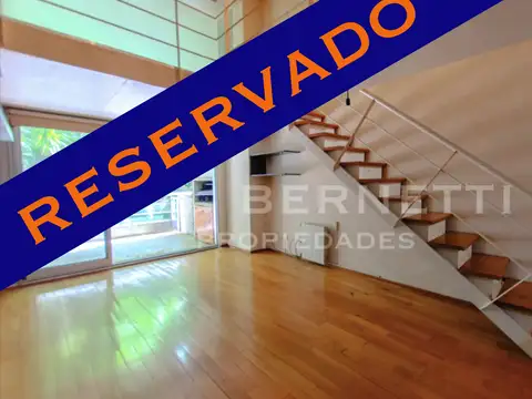 Departamento en dúplex al frente - En inmejorable ubicación - Bcón c/ parrilla - Excelente!