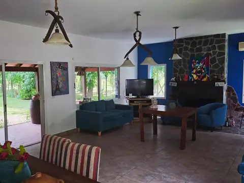 Casa en Venta con 2 cocheras