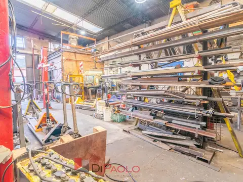 Venta de galpón 100 m2 en Villa Bonich