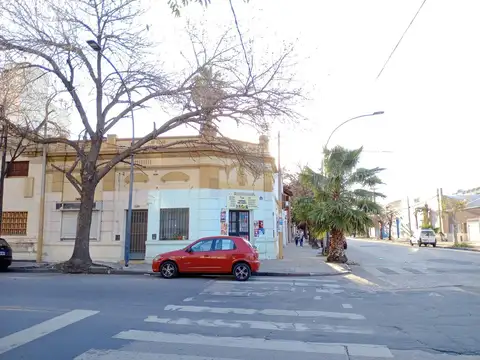 SE VENDE LOTE ESQUINA, APTO ALTURA PB + 4 PISOS, ATENCION!