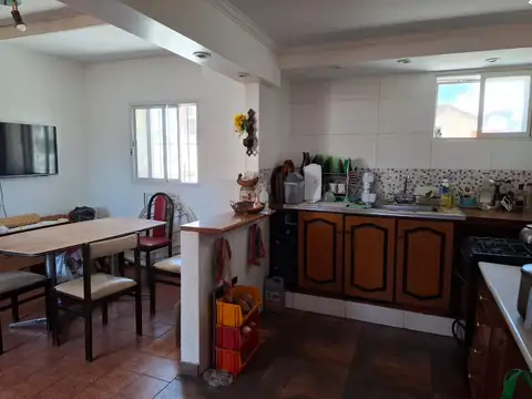 Depto Tipo Casa 8 ambientes con 2 baños