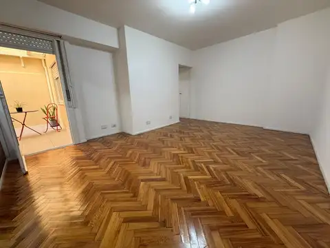 Caracas 4600, Piso 1