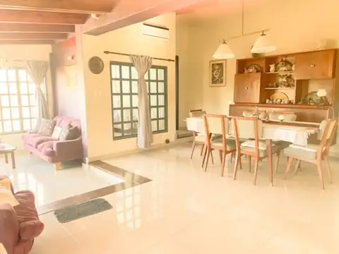 VENTA CASA 2 DORMITORIOS CON PILETA AGUA DE ORO