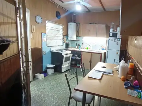 Departamento de pasillo- Dos dormitorios- Patio y Terraza-Dorrego 400- Zona Río-Rosario