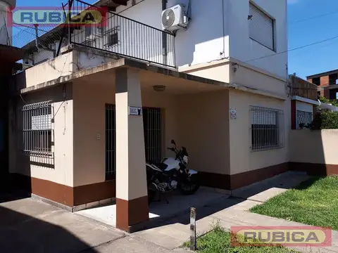 Casa 6 ambientes con 2 baños