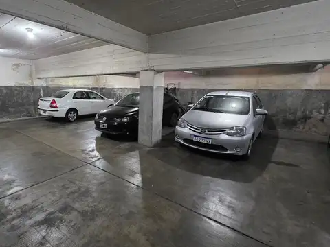 VENTA COCHERA FIJA Y CUBIERTA CHACARITA