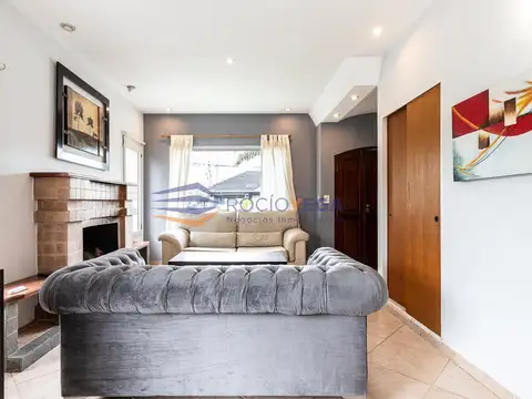 Casa en Venta con 2 cocheras