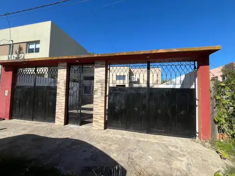 Casa de 3 Dormitorios en Venta en Sicardi