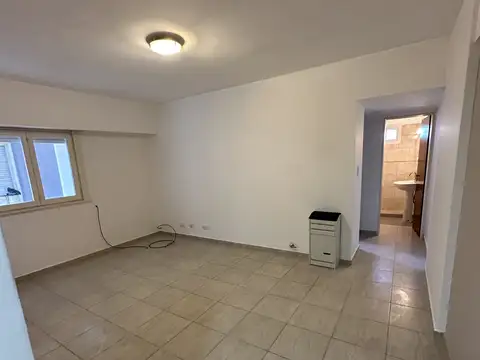 Depto. de 2 Amb. completamente reciclados, en el tradicional Edif. ACUARIO IV